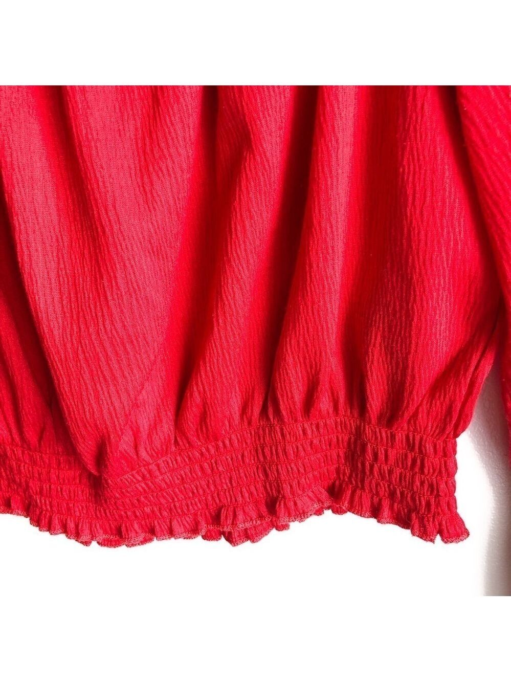 𝅺H&M Red Crop Peasant Top - Picture 2 of 5